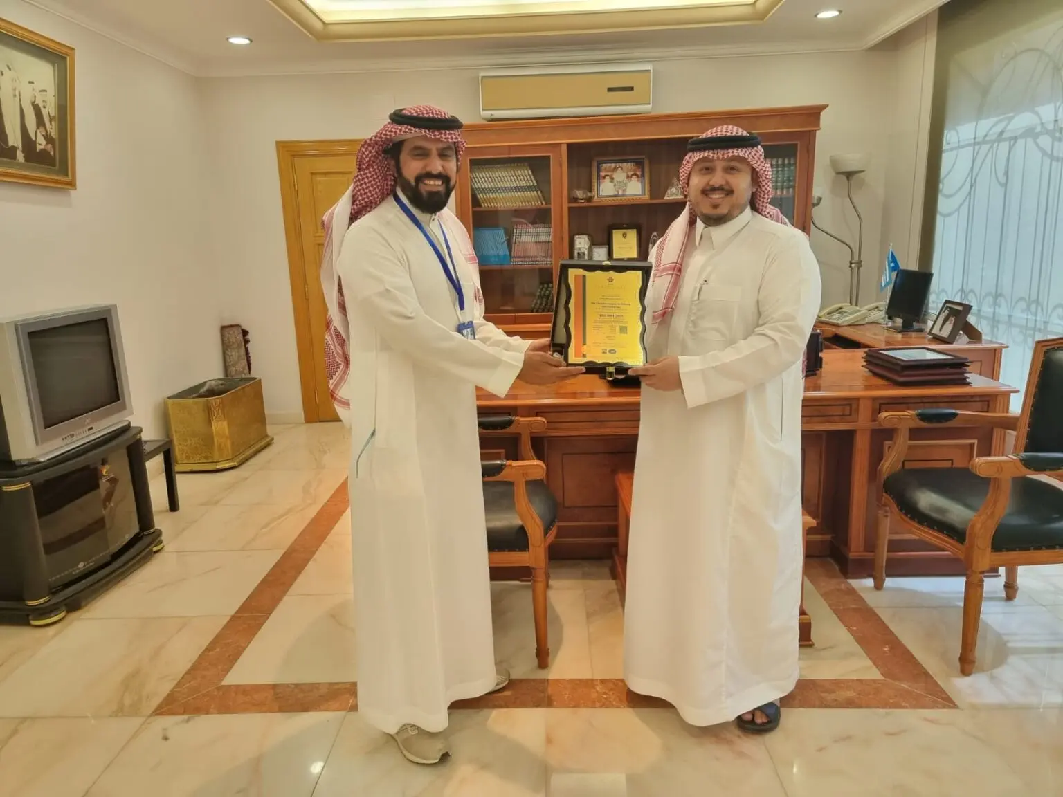 تسليم-شهادة-ISO-9001-شركة-بن-شهاب-2-1536×1152 Bin Shehab | Bin Shehab Trading and Contracting Company receives the international quality certificate ISO9001:2015 at its headquarters in Riyadh